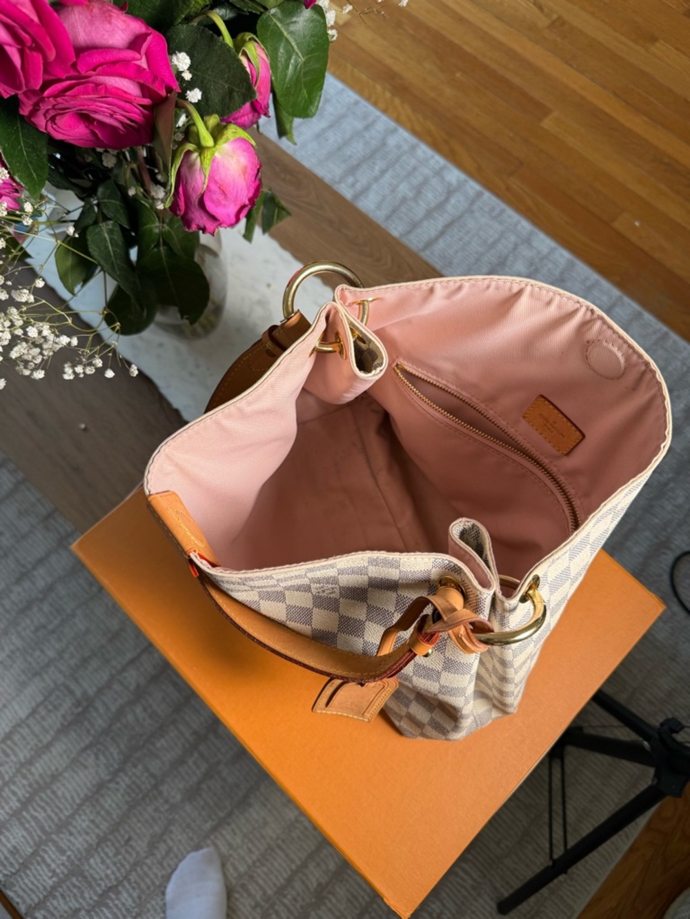 Louis Vuitton Damier Azur Shoulder Bag with Tan Leather Trim - Picture 2 of 11